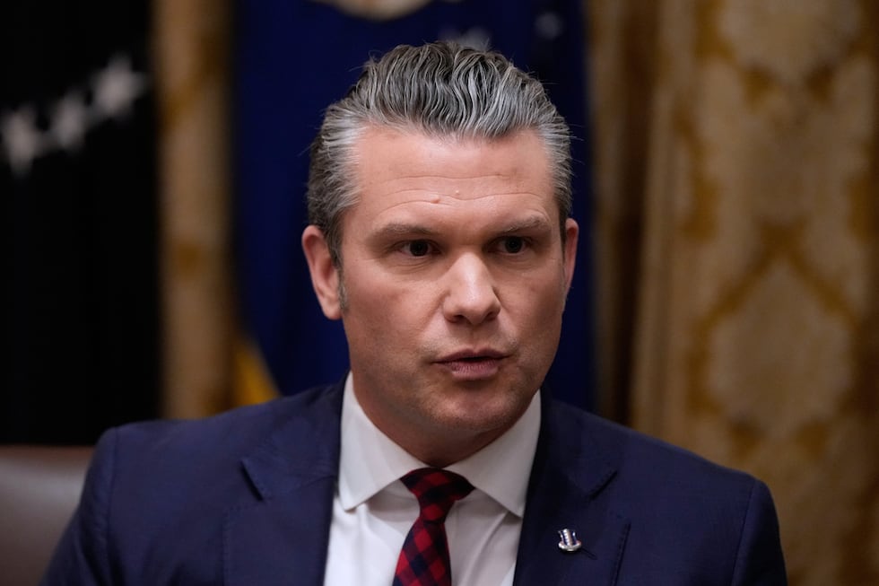 El secretario de Defensa estadounidense Pete Hegseth en la Casa Blanca en Washington, el 2 de...