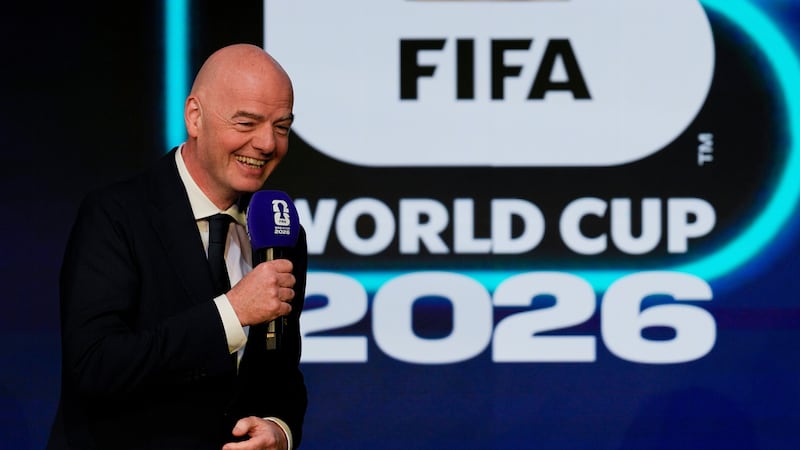 El presidente de la FIFA, Gianni Infantino, habla durante la revelación del calendario de...