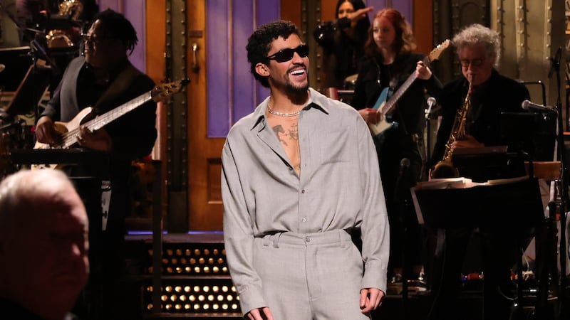 Esta imagen publicada por NBC muestra a Bad Bunny presentando "Saturday Night Live" en Nueva...