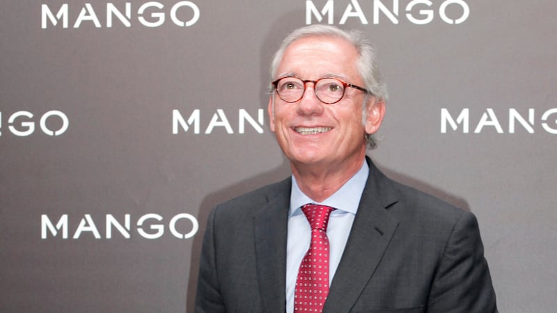 ARCHIVO - Isak Andic, fundador de la firma española de moda Mango, llega al desfile de...