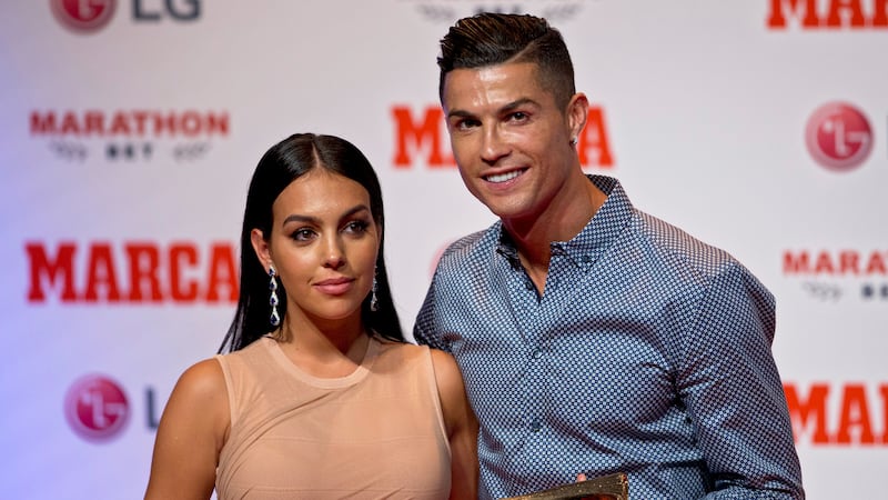 ARRCHIVO - Foto del 29 de julio del 2019, el jugador de la Juventus Cristiano Ronado posa con...