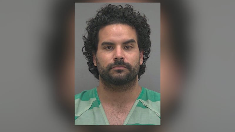 De acuerdo con el reporte de arresto, Patrick Alexandre DeSouza, de 33 años, enfrenta cargos...