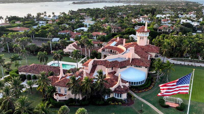 ARCHIVO - Vista aérea de la propiedad Mar-a-Lago del entonces expresidente Donald Trump, el 10...