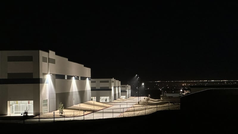 ARCHIVO Un enorme almacén de 252.000 metros cuadrados (826.780 pies cuadrados) el 12 de...