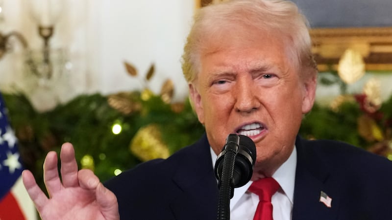 El presidente Donald Trump se dirige a la nación desde la Casa Blanca, el miércoles 17 de...