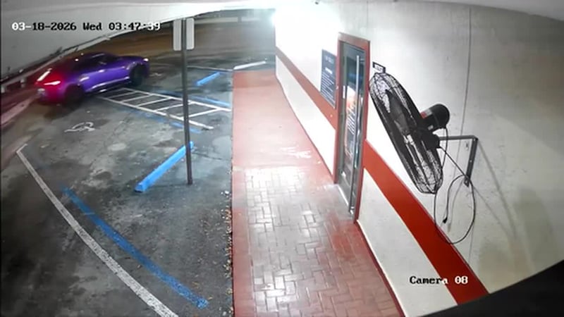 Clientes descontentos con el servicio ofrecido en un club de bailarinas desatan balacera que...